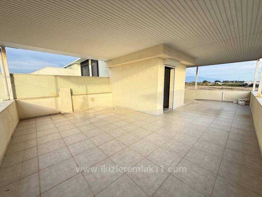 Seferihisar Doğanbey'de Satılık 5+1 Geniş Bahçeli Dublex Villa