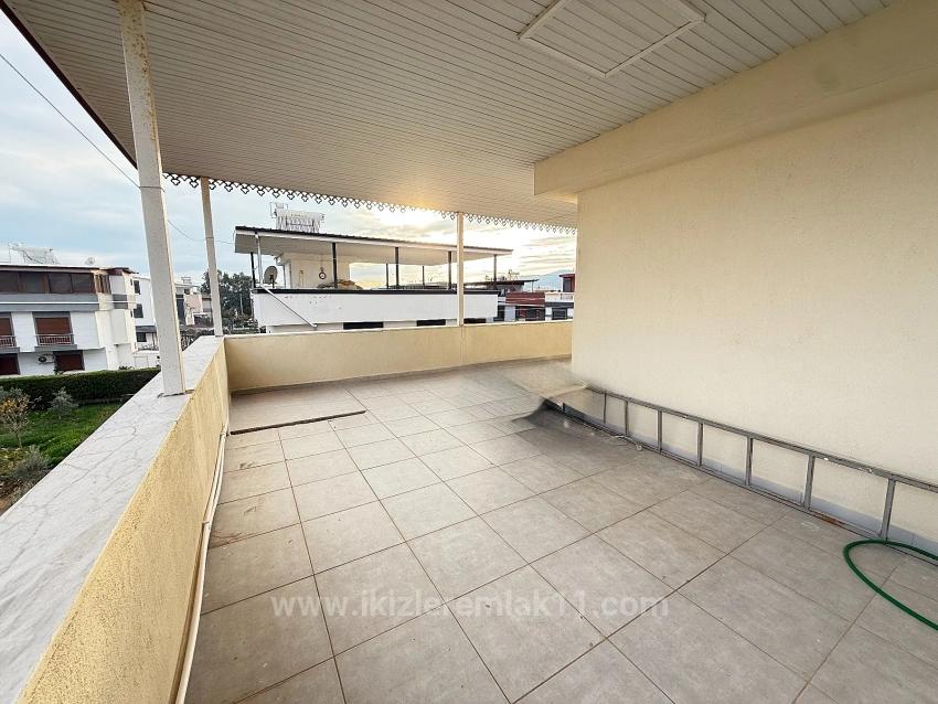 Seferihisar Doğanbey'de Satılık 5+1 Geniş Bahçeli Dublex Villa