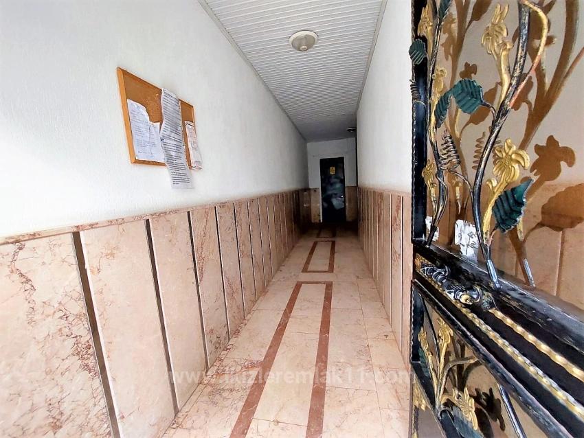 Seferihisar Ürkmez Merkez'de Satılık 2+1 Daire Ayrı Mutfak