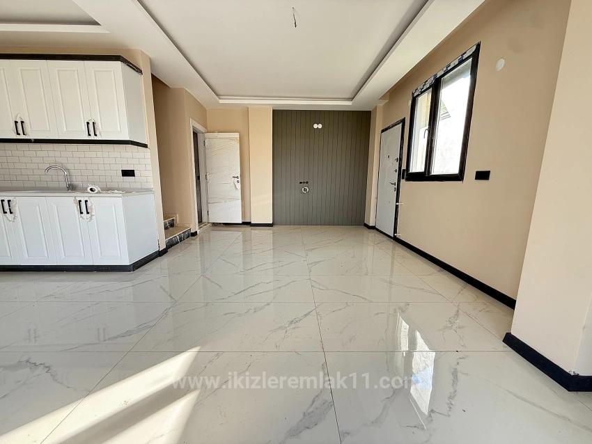 Seferihisar Doğanbey'de Satılık 3+1 Sıfır Bahçeli Dublex Villa