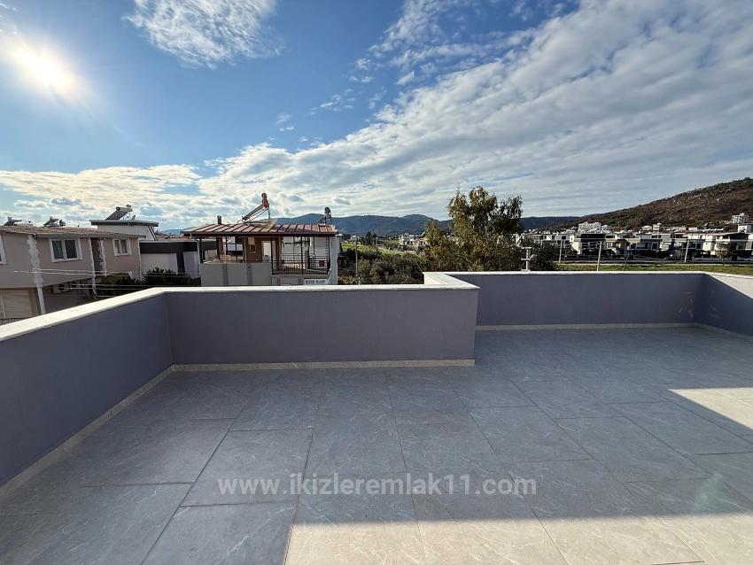 Seferihisar Doğanbey'de Satılık 3+1 Sıfır Bahçeli Dublex Villa