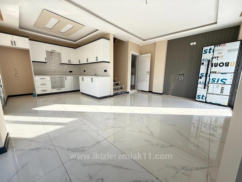 Seferihisar Doğanbey'de Satılık 3+1 Sıfır Bahçeli Dublex Villa