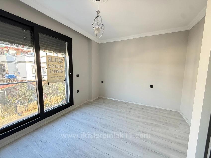 Seferihisar Doğanbey De Denize Yakin Satılık Bahçeli Sıfır Luks 3+1 Villa