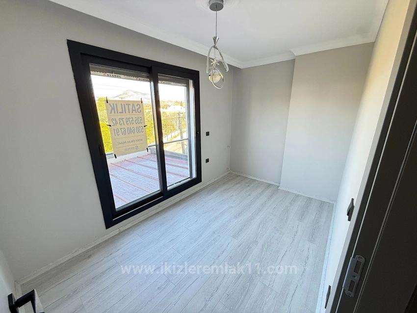 Seferihisar Doğanbey De Denize Yakin Satılık Bahçeli Sıfır Luks 3+1 Villa