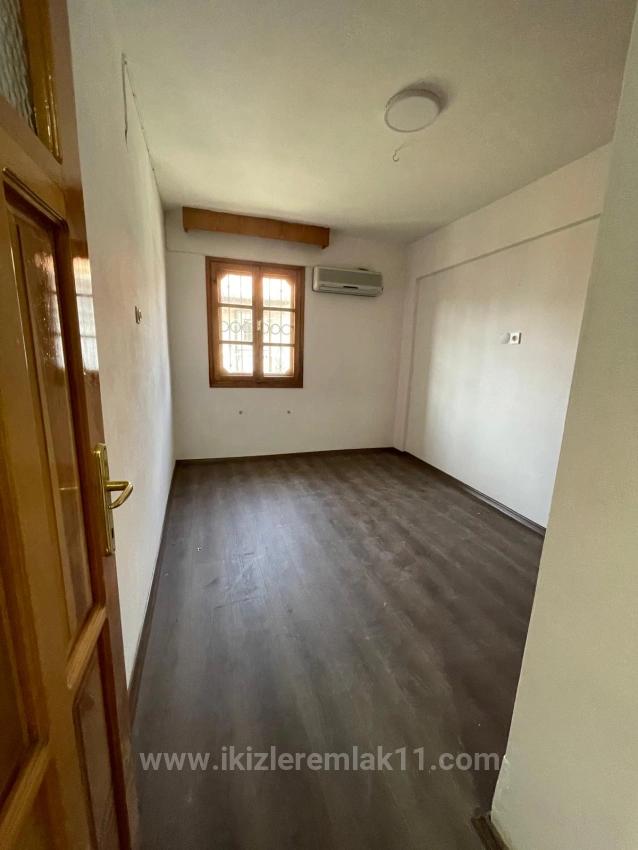 Seferihisar Ürkmez’de Deniz Tarafında Satılık 3 + 1 Bahçeli Dubleks Villa