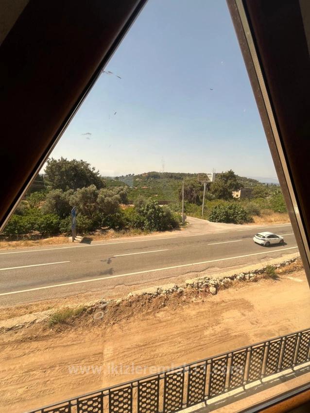 Menderes Gümüldür‘de Satılık Prefabrik 2 + 1 200 Metre Bahçe İçinde Tek Müstakil Yazlık