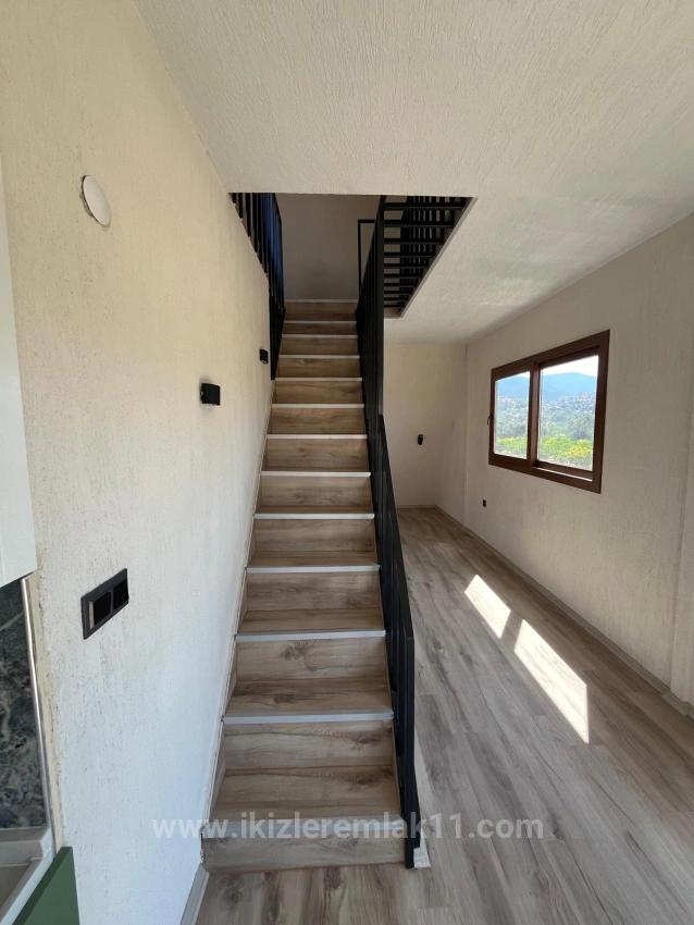 Menderes Gümüldür‘de Satılık Prefabrik 2 + 1 200 Metre Bahçe İçinde Tek Müstakil Yazlık