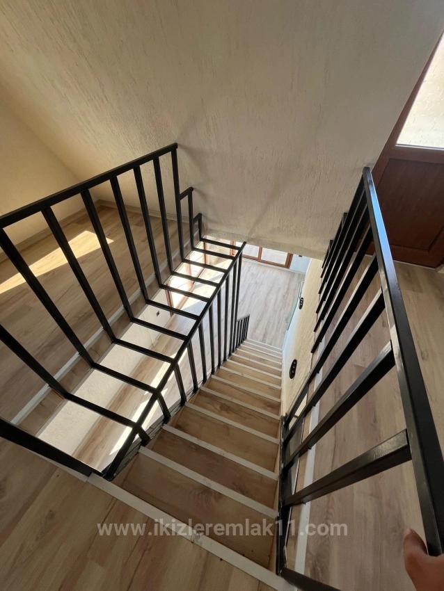 Menderes Gümüldür‘de Satılık Prefabrik 2 + 1 200 Metre Bahçe İçinde Tek Müstakil Yazlık