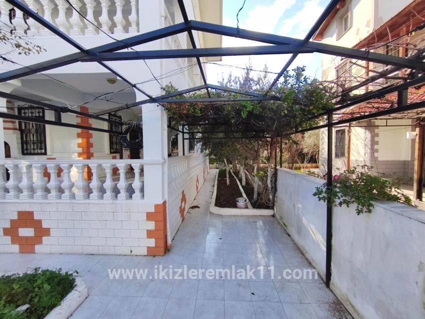 Seferihisar Doğanbey Cumhuriyet Mah. Satılık 6+1 Müstakil ev - 200 m²