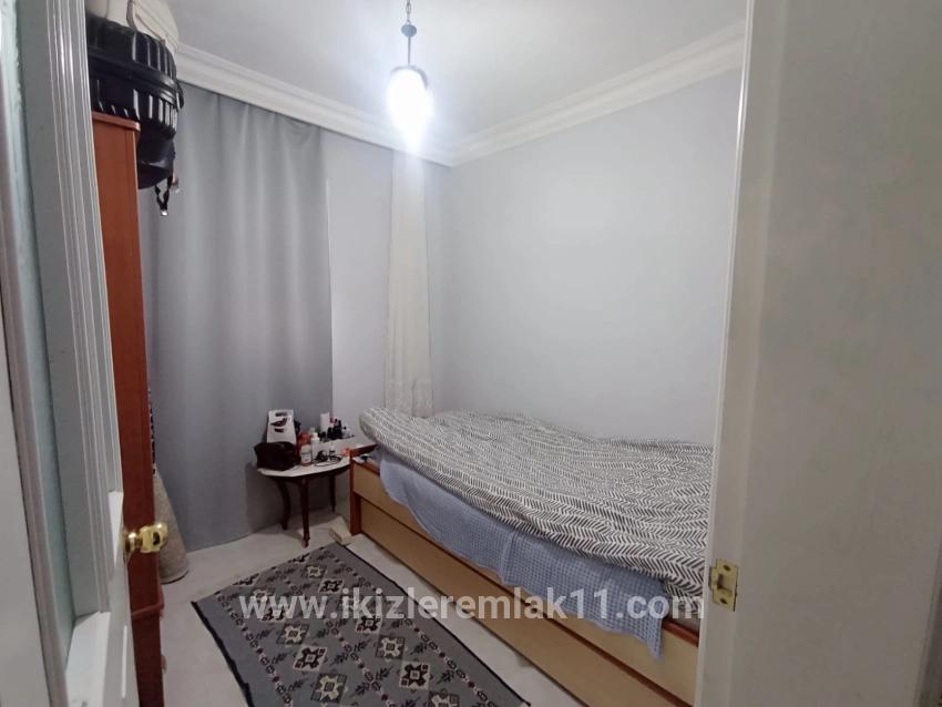 Seferihisar Doğanbey Cumhuriyet Mah. Satılık 6+1 Müstakil ev - 200 m²