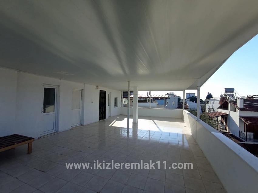 Seferihisar Doğanbey Cumhuriyet Mah. Satılık 6+1 Müstakil ev - 200 m²
