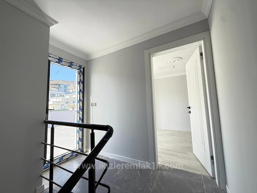 Seferihisar Doğanbey'de Satılık Tek Müstakil Bahçeli 3+1 Villa