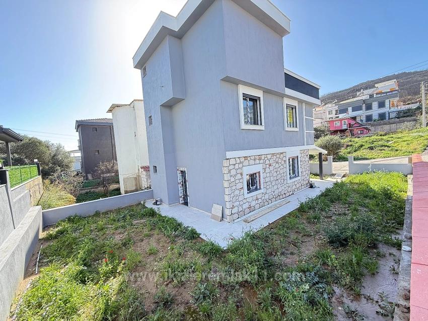 Seferihisar Doğanbey'de Satılık Tek Müstakil Bahçeli 3+1 Villa