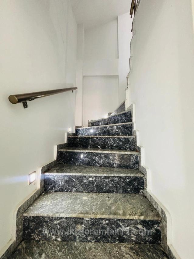 Seferihisar Doğanbey Merkezde Satılık 3 + 1 Dublex Villa