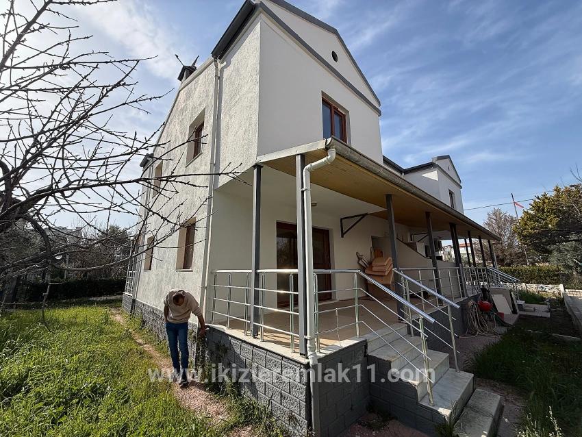 Seferihisar Doğanbey Cumhuriyet Mah. Satılık 3+1 Müstakil ev - 240 m²
