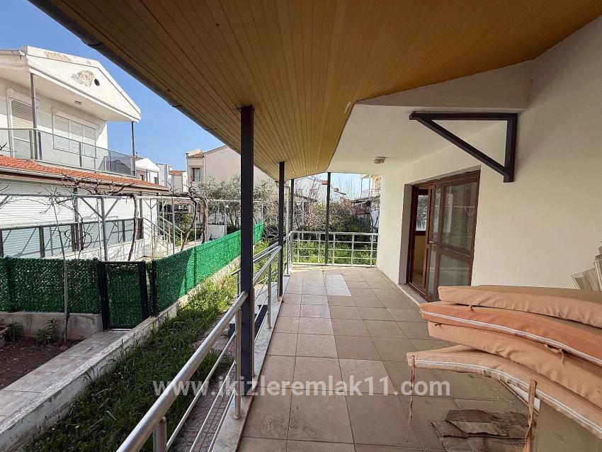 Seferihisar Doğanbey Cumhuriyet Mah. Satılık 3+1 Müstakil ev - 240 m²