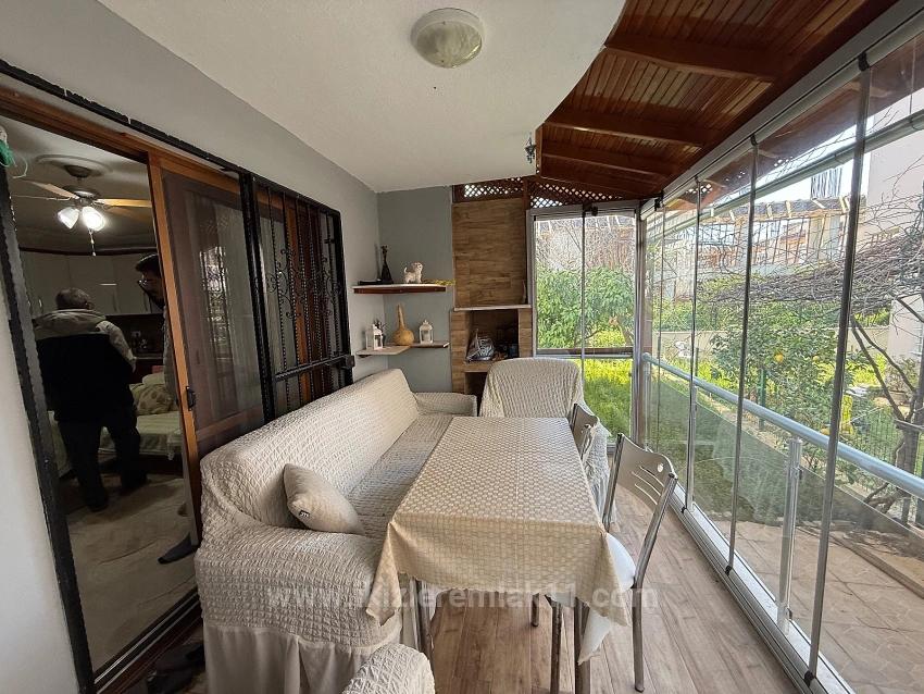 Seferihisar Ürkmez Merkezde Satılık Giriş Katı Bahçeli 2 + 1 Daire