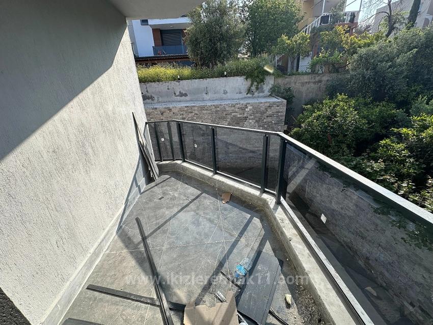 Seferihisar Ürkmez De Satılık 2+1 Geniş Bahçeli Sıfır Villa