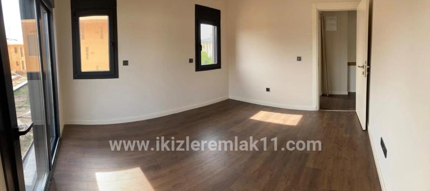 Seferihisar Doğanbey Cumhuriyet Mah. Satılık 3+1 Villa - 250 m²