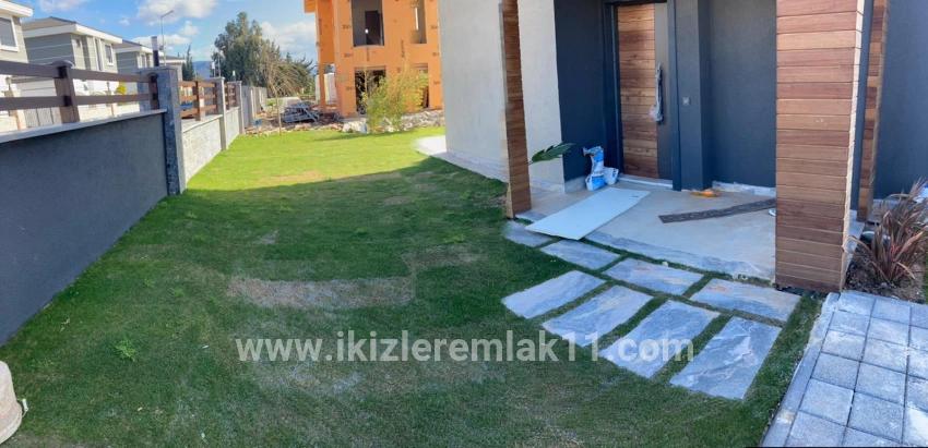Seferihisar Doğanbey Cumhuriyet Mah. Satılık 3+1 Villa - 250 m²