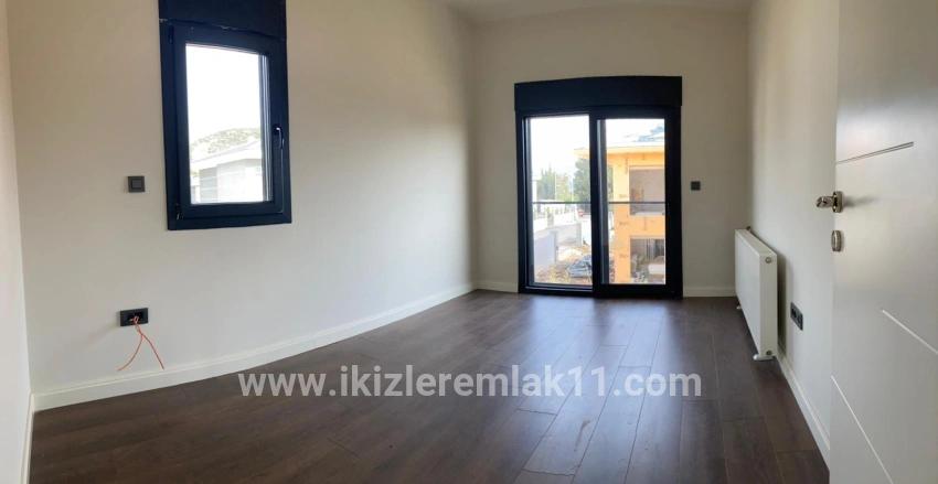 Seferihisar Doğanbey Cumhuriyet Mah. Satılık 3+1 Villa - 250 m²