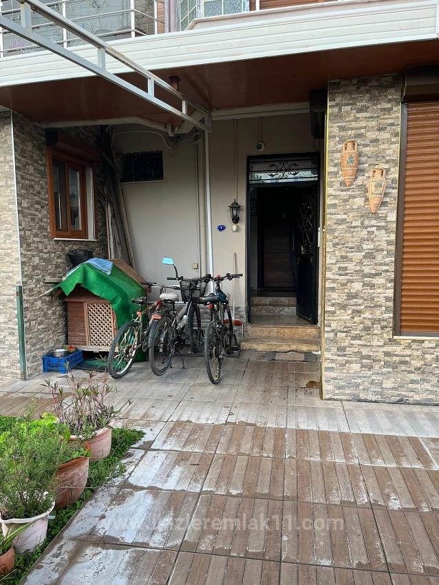 Seferihisar Ürkmez'de Satılık 2 + 1 Ara Kat Daire