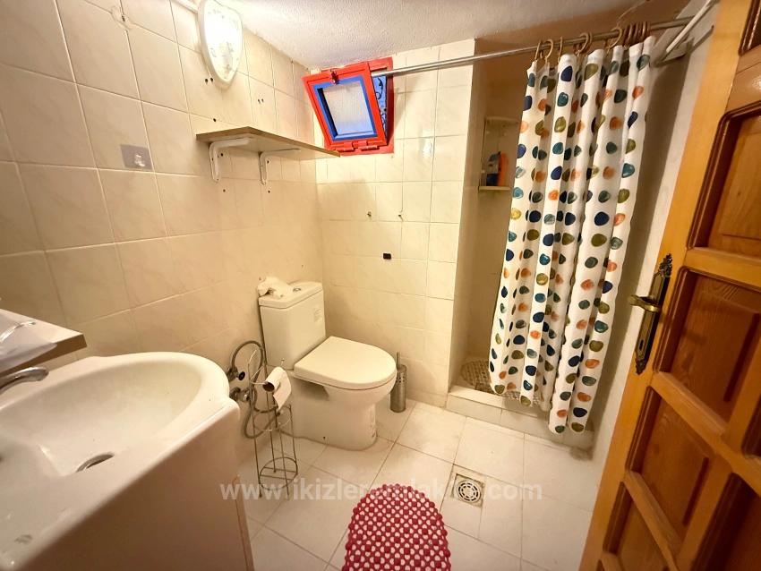 Seferihisar Ürkmez'de Satılık 2 + 1 Ara Kat Daire