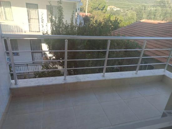 Seferihisar Ürkmez Merkez’de Satılık 2 + 1 Ara Kat Daire