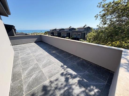 Doğanbey'de Deniz Tarafı Satılık 3+1 Ultra Lüks Villa