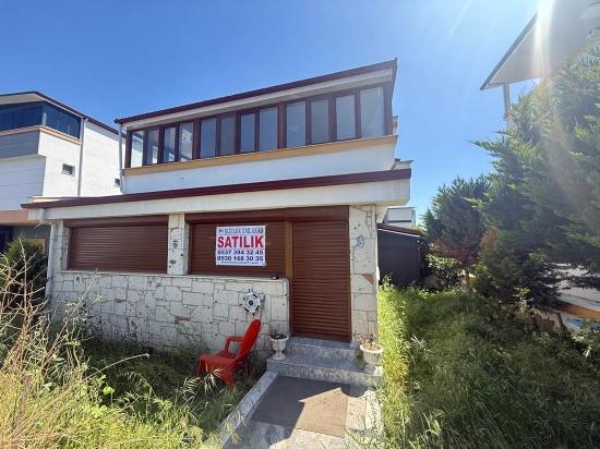 Seferihisar Doğanbey'de Satılık 2+1 Bahçeli Full Eşyalı Villa