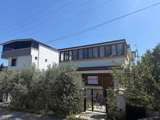Seferihisar Doğanbey'de Satılık 2+1 Bahçeli Full Eşyalı Villa