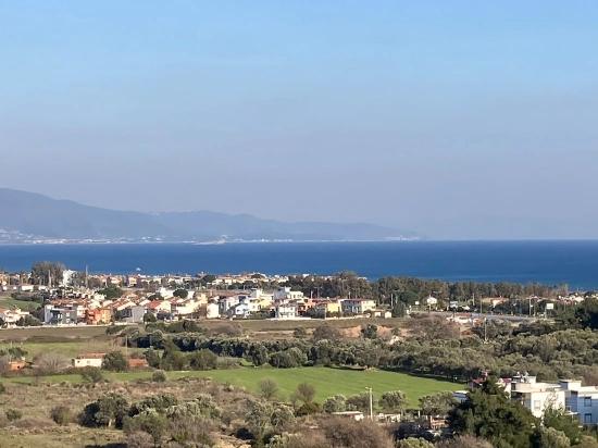 Seferihisar Doğanbeyde Satılık 2+1 Deniz Manzaralı Bahçeli Villa