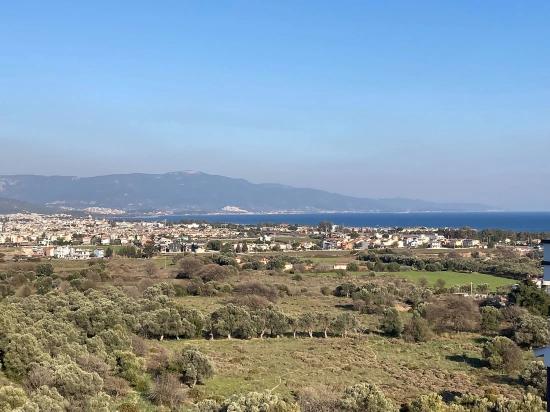 Seferihisar Doğanbeyde Satılık 2+1 Deniz Manzaralı Bahçeli Villa
