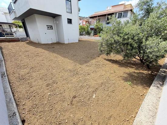 Doğanbeyde Denize Yakın 370 M2 Bahce Tek Müstakil 3+1 Villa