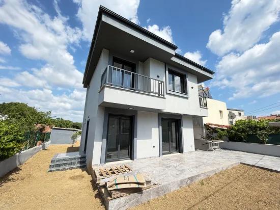 Doğanbeyde Denize Yakın 370 M2 Bahce Tek Müstakil 3+1 Villa