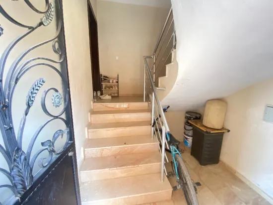 Ürkmez Merkez'de giriş katı 2+1 full eşyalı daire