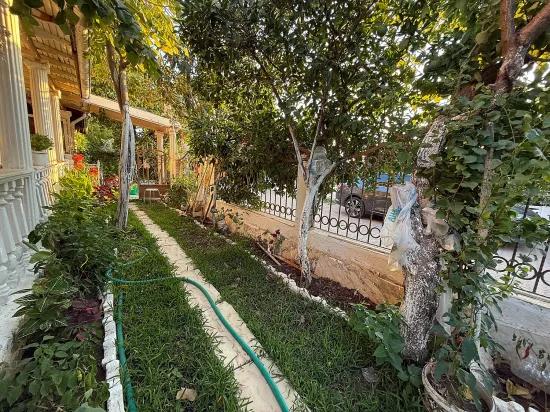 Ürkmez'de Site İçerisinde Havuzlu 4+1 Köşe Bina, Denize 400 m