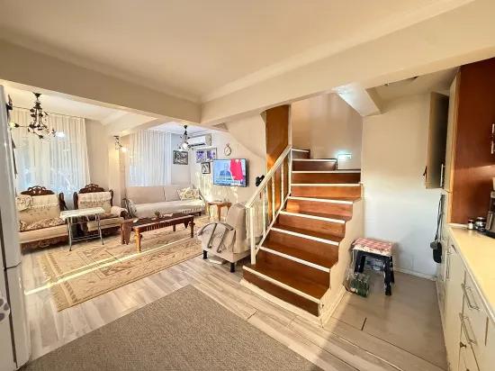 Ürkmez'de Site İçerisinde Havuzlu 4+1 Köşe Bina, Denize 400 m