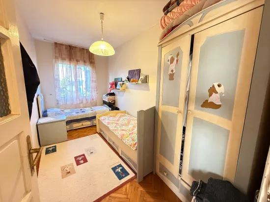 Ürkmez'de Site İçerisinde Havuzlu 4+1 Köşe Bina, Denize 400 m