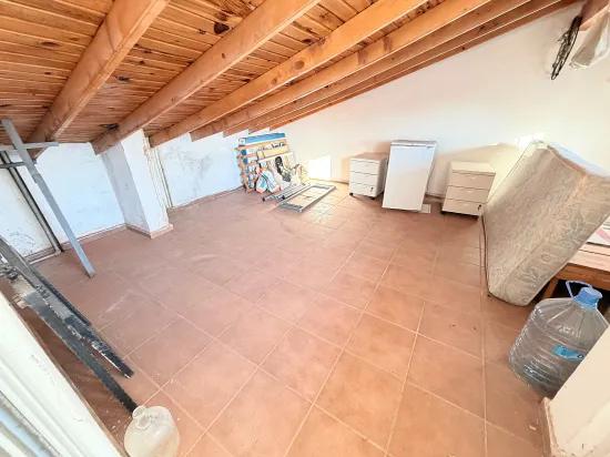 Gümüldür'de Deniz Tarafında Satılık Müstakil Bahçeli 3+1 Villa