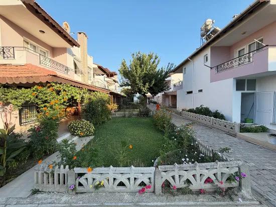 Gümüldürde Deniz Tarafında Satılık Müstakil Bahçeli 3+1 Villa