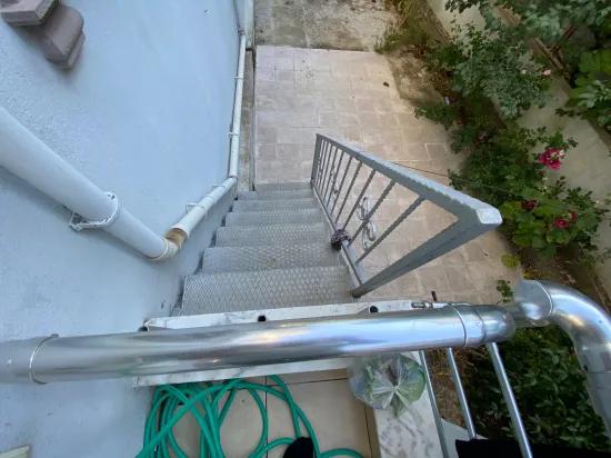 Ürkmez merkezde giriş katı 2 + 1 full eşyalı daire
