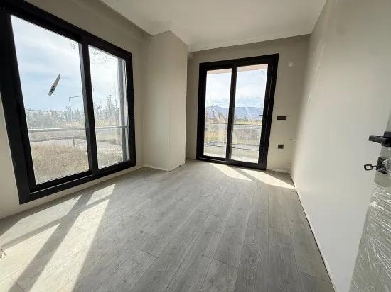 Seferihisar Doğanbey'de Satılık Sıfır 3+1 Dubleks Villa – Geniş Bahçeli
