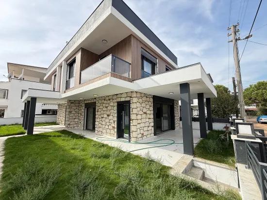 🏡 Seferihisar Doğanbey Merkez’de Satılık 3+1 Ultra Lüks Dubleks Villa