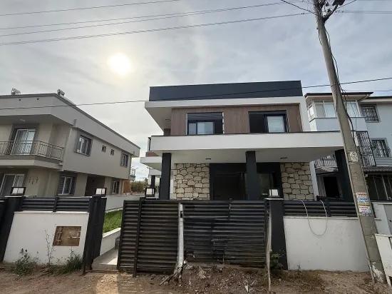 🏡 Seferihisar Doğanbey Merkez’de Satılık 3+1 Ultra Lüks Dubleks Villa