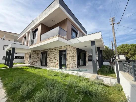 🏡 Seferihisar Doğanbey Merkez’de Satılık 3+1 Ultra Lüks Dubleks Villa