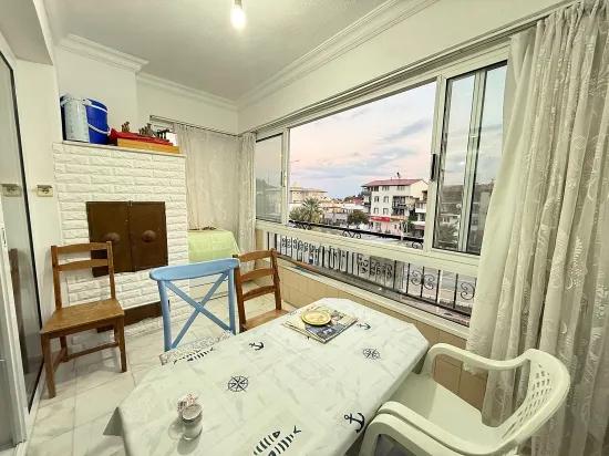 Seferihisar Ürkmez merkezde satılık 2+1 denize 200 metre daire