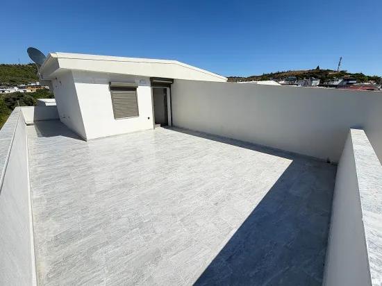 🏡 Seferihisar Ürkmez’de Site İçerisinde Havuzlu Sıfır Lüks Villa