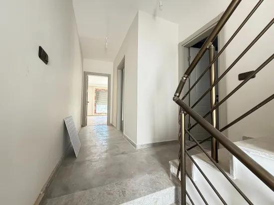 🏡 Seferihisar Ürkmez’de Site İçerisinde Havuzlu Sıfır Lüks Villa