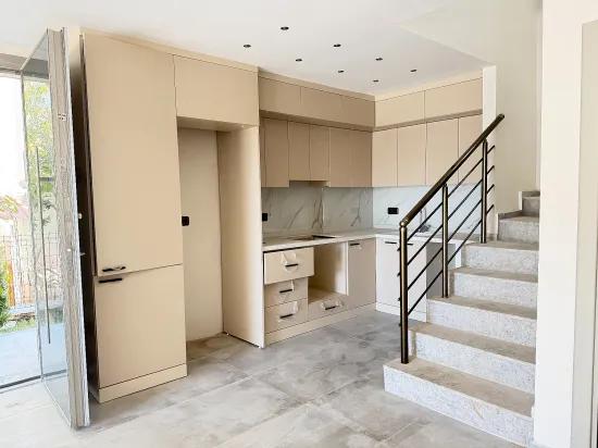 🏡 Seferihisar Ürkmez’de Site İçerisinde Havuzlu Sıfır Lüks Villa